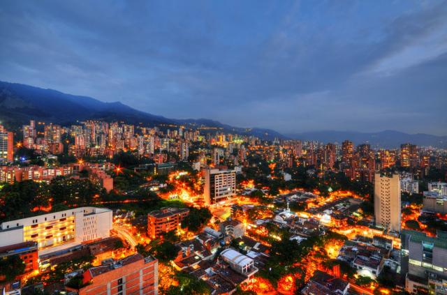 images/medium/Medellin-at-night-skyline.jpg