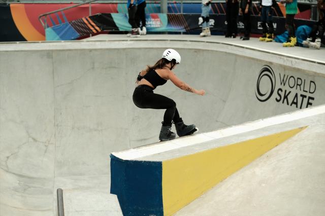 images/Roller_freestyle/medium/RF_Park_11_09_28_Girls_Training_-_Carla_Pasquinelli.jpg